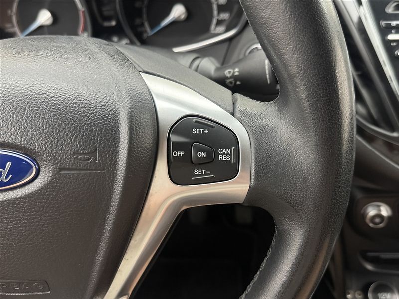 Ford B-MAX 1,6 NAVI KLIMA SENZORY TAŽNÉ - fotka 11 z 36