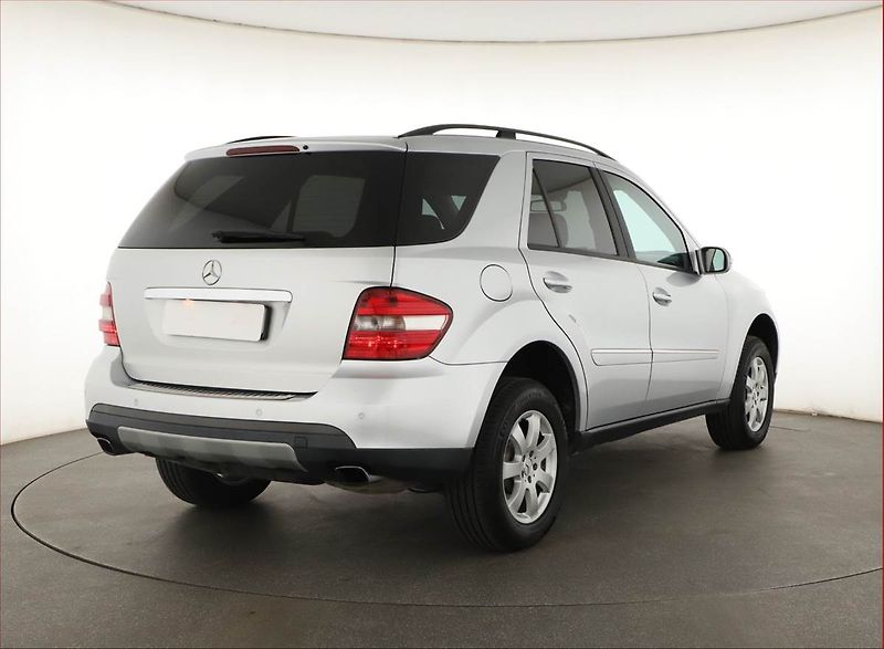 Mercedes-Benz Třídy M (2005) ML 350 , 4X4, Automat, Navi - fotka 5 z 15