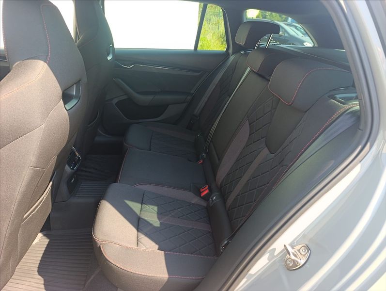 Škoda Octavia 2,0 TDi RS DSG Kamera 1maj. ČR - fotka 22 z 40