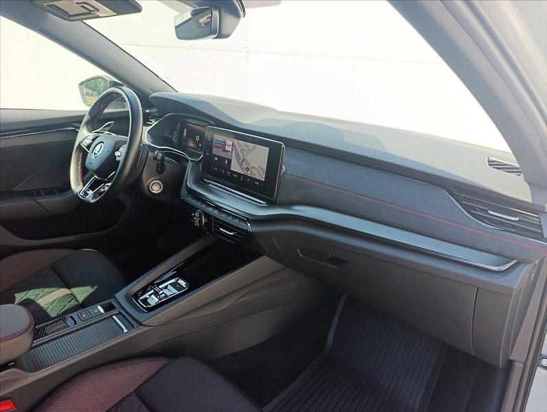 Škoda Octavia 2,0 TDi RS DSG Kamera 1maj. ČR - fotka 27 z 40
