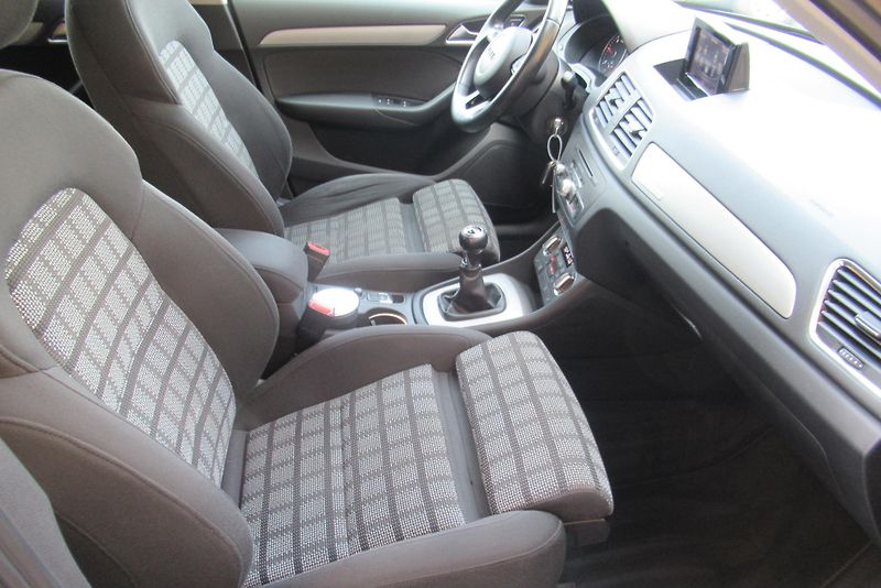 Audi Q3 2.0 TDi QUATTRO AUT. KLIMA  - fotka 17 z 23