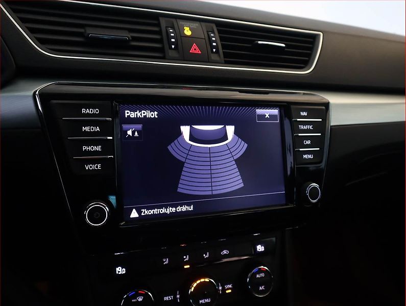 Škoda Superb (2016) Ambition 2.0 TDI, Navi - fotka 13 z 16