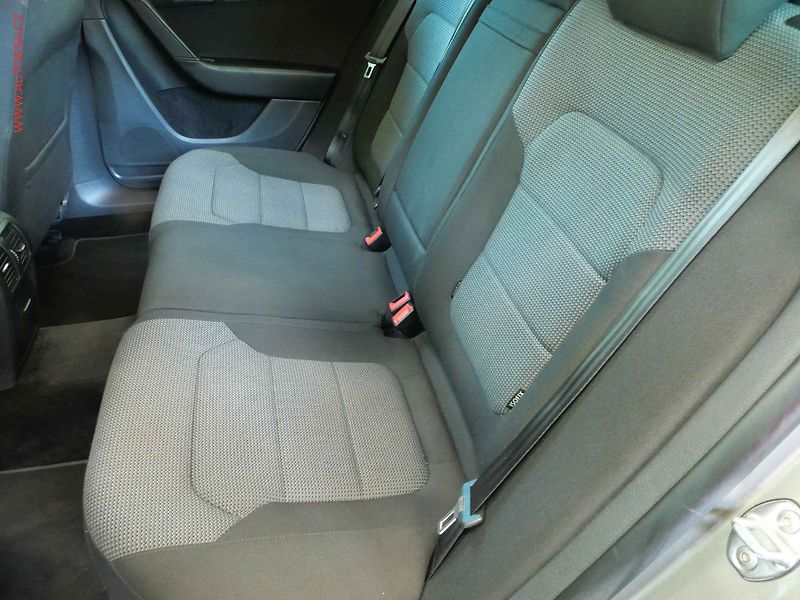 Volkswagen Passat (2012) 2.0TDI, ČR, Comfortline, DSG - fotka 10 z 19