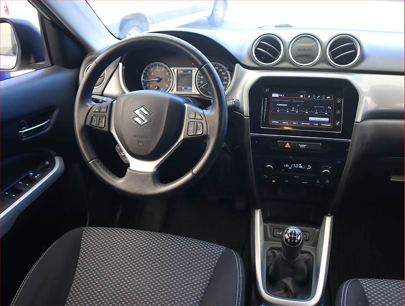 Suzuki Vitara (2015) 1.6 VVT, Tempomat - fotka 7 z 19