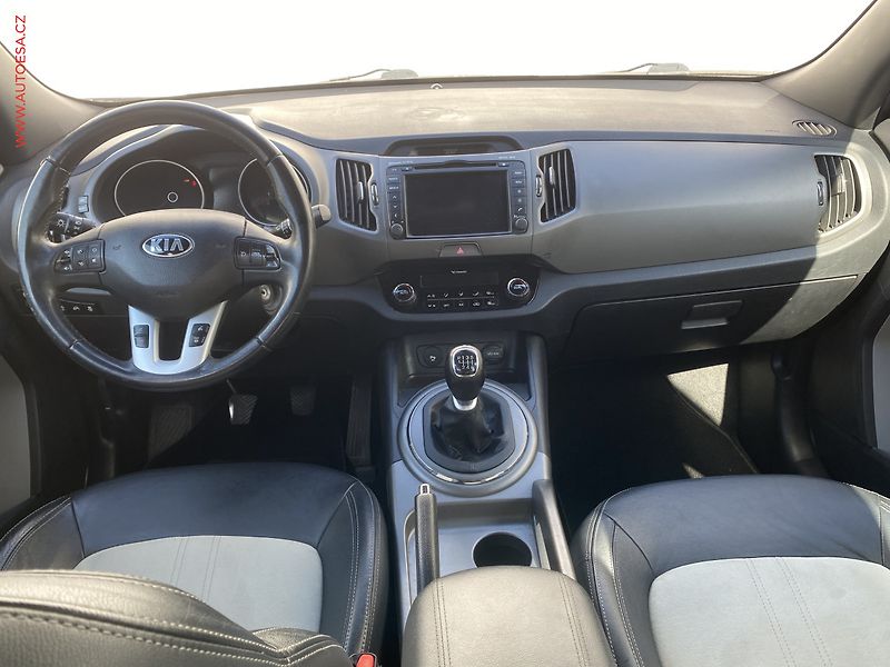 Kia Sportage (2014) 1.7 CRDi, AC, navi, park - fotka 8 z 17