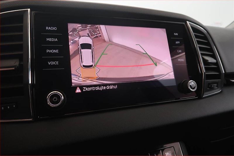 Škoda Karoq (2021) 1.5 TSI - fotka 16 z 18