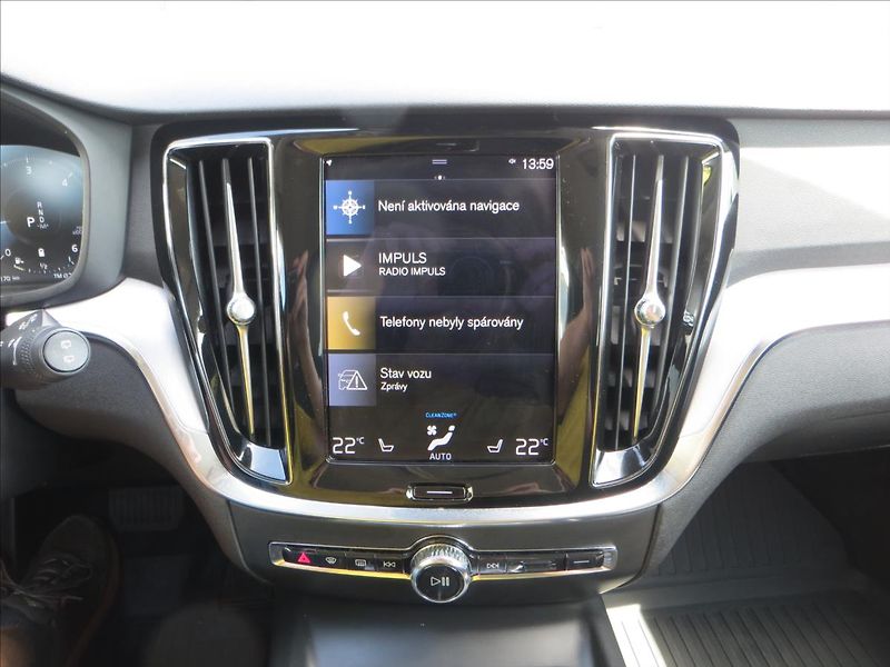 Volvo V60 2,0 D 145kW Momentum mHEV AUT - fotka 14 z 23