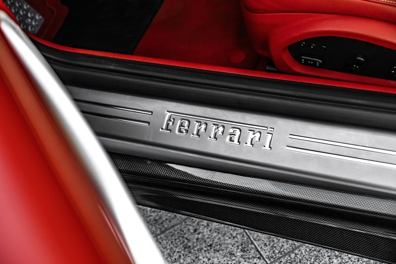 Ferrari F12 Berlinetta ZÁRUKA/KARBON/LIFT/KAMERA - fotka 22 z 25