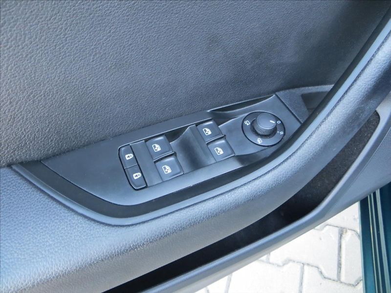 Škoda Superb 2,0 TDI Ambition DSG ČR - fotka 11 z 24