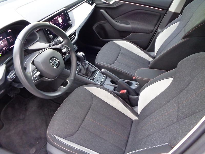Škoda Scala 1.0 TSI 7DSG SELECTION 85 kW - fotka 10 z 30