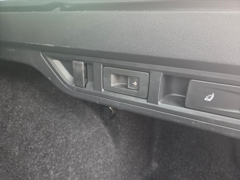 Škoda Octavia 2,0 TDi DSG Style Tažné z. 1.m - fotka 14 z 21