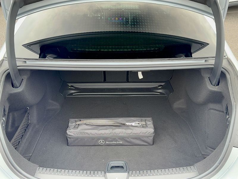 Mercedes-Benz Třídy E E 220 d 4MATIC AMG - fotka 13 z 39
