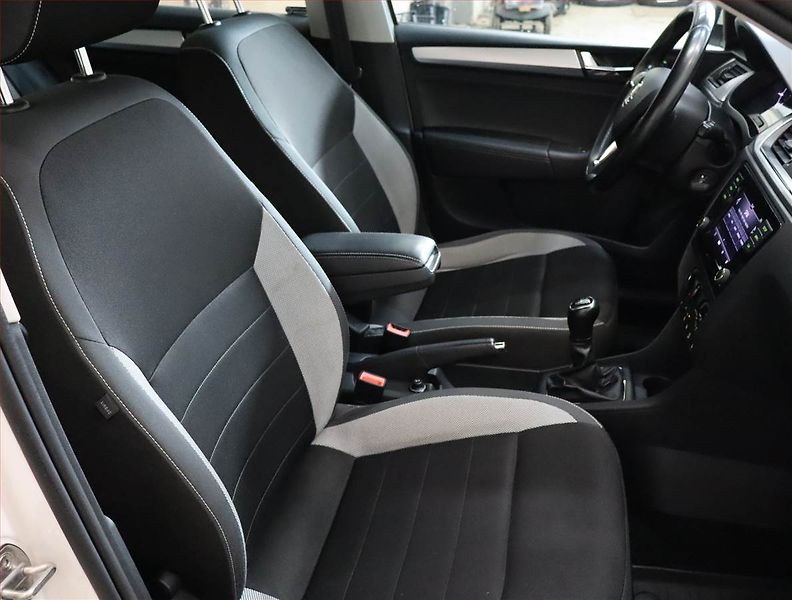 Škoda Rapid (2018) Spaceback 1.0 TSI, Serv.kniha - fotka 9 z 14