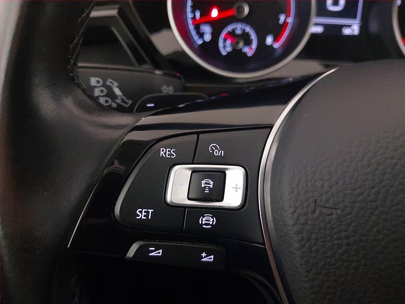 Volkswagen Touran (2020) 1.5 TSI - fotka 18 z 22