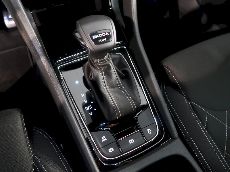 Škoda Karoq (2026) SPORTLINE 2.0TDI 110KW 4X4 DSG - fotka 27 z 31
