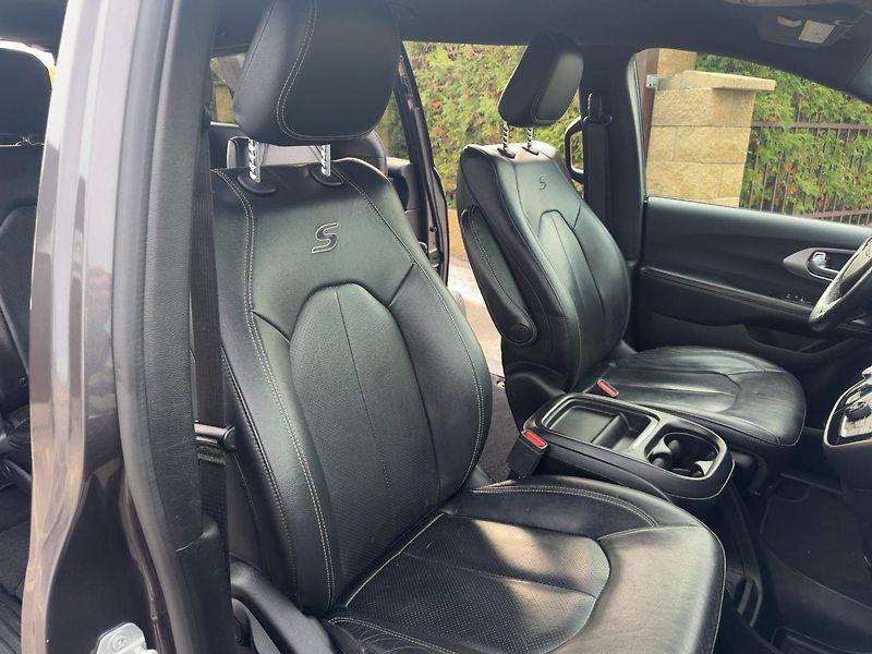 Chrysler Pacifica (2019)  3,6 L 8 míst S type 2019 - fotka 12 z 20