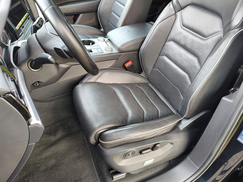 Volkswagen Touareg (2022) 3,0 TDI Individual 210 KW - fotka 28 z 40