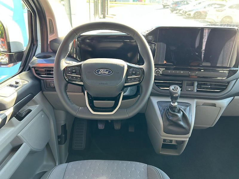 Ford Tourneo Custom 2.0 EcoBlue 110kW Titanium L1 - fotka 10 z 30