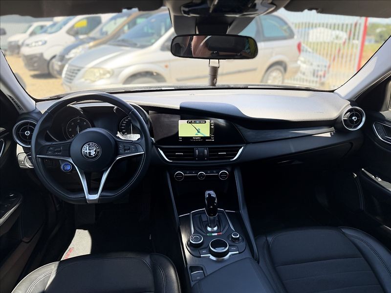 Alfa Romeo Giulia 2,2 A/T 110kW BIXENON KŮŽE - fotka 17 z 24