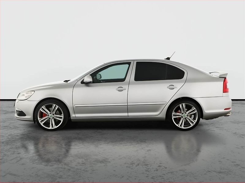 Škoda Octavia (2011) RS 2.0 TSI, Xenony, Tempomat - fotka 3 z 13