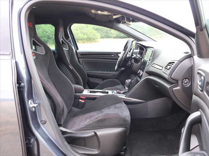 Renault Mégane 1,8 RS 300 Trophy Aut. CZ - fotka 12 z 34