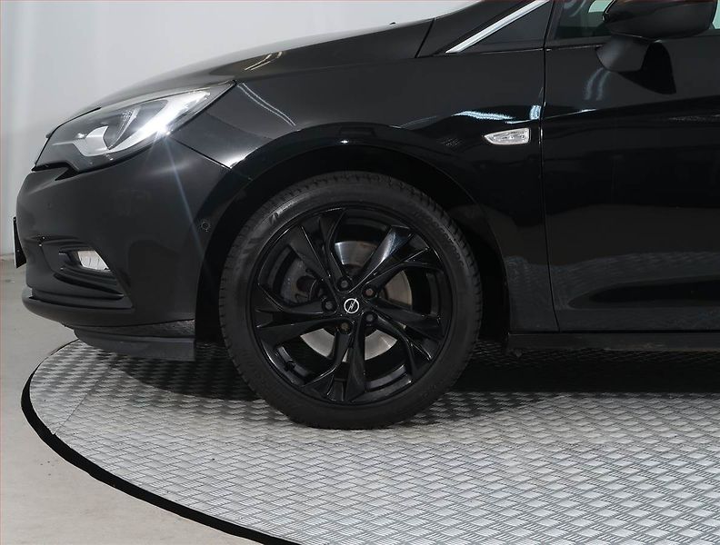 Opel Astra (2019) 1.6 CDTI, Automat, Navi - fotka 15 z 21