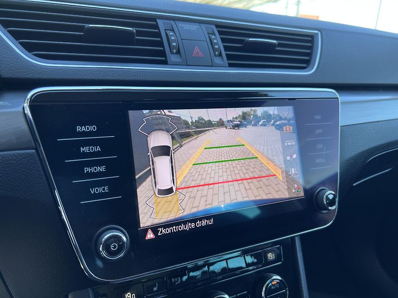Škoda Superb 2.0TDi*110kw*DSG*Style - fotka 20 z 39