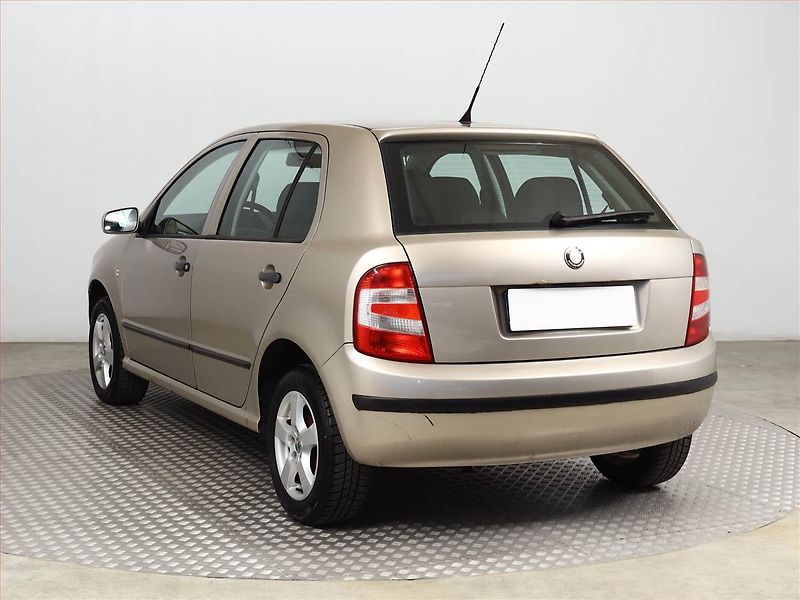 Škoda Fabia (2005) 1.2 12V, Klima, zamluveno - fotka 4 z 12