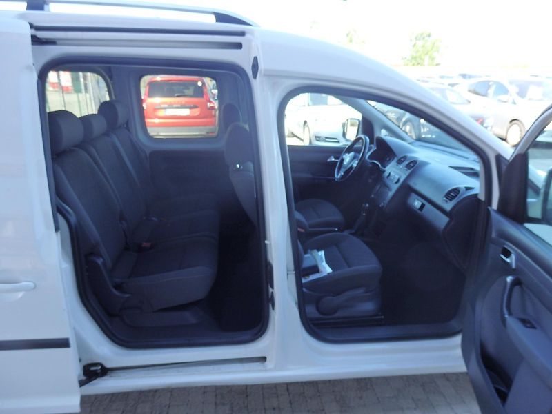 Volkswagen Caddy MAXI 1.6 TDI ZÁLOHOVÁNO - fotka 12 z 21