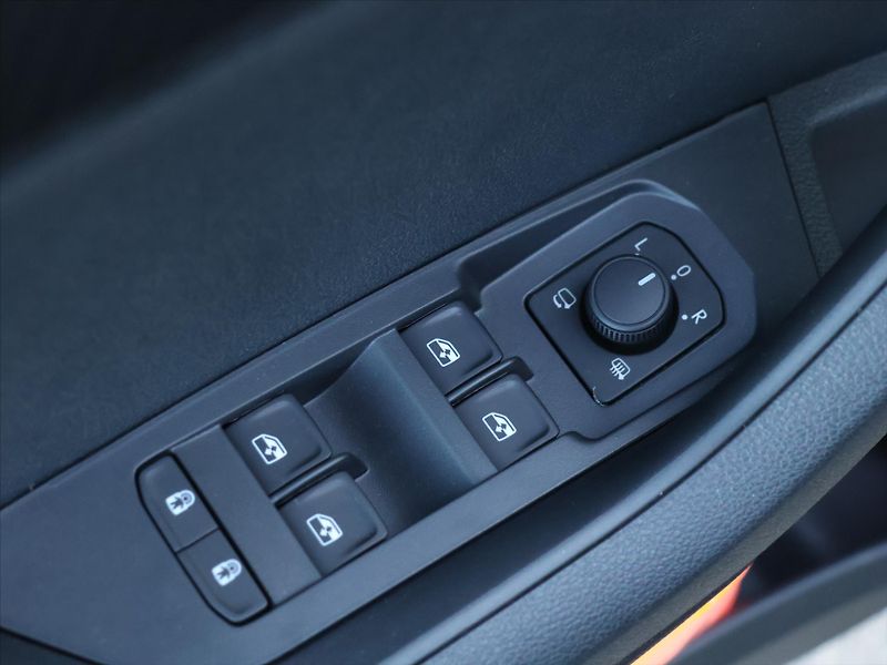 Škoda Karoq 2,0 TDI 4x4 DSG Sportline DPH - fotka 17 z 42
