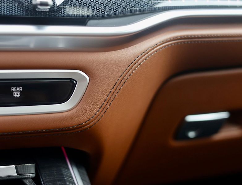 BMW X7 (2023) ALPINA XB7 4.4 V8 Skylounge - fotka 45 z 52