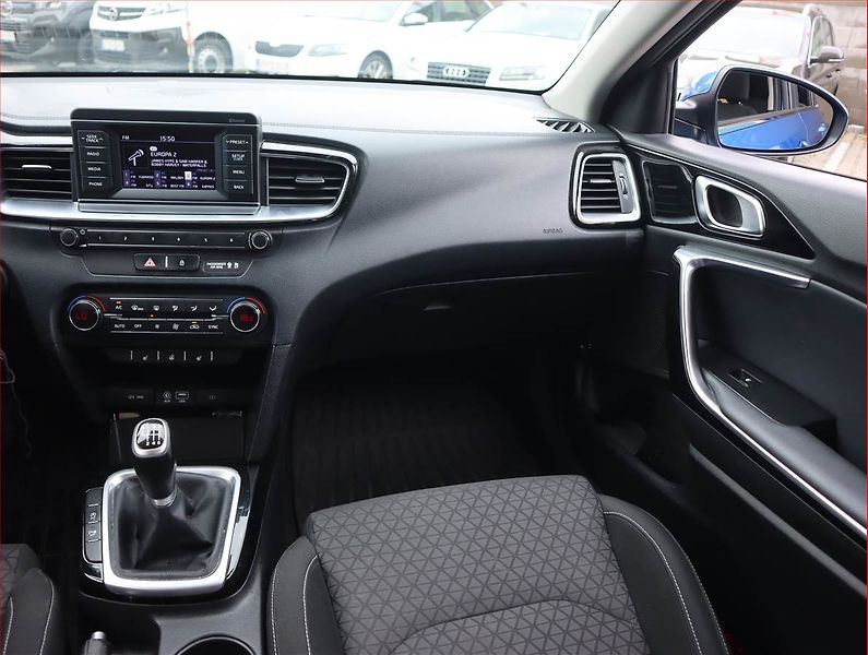 Kia Ceed (2018) 1.4 T-GDI, Serv.kniha - fotka 8 z 18