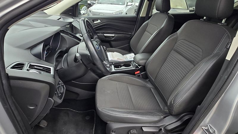 Ford Kuga 2.0TDCIi TITANIUM  110KW 1MAJ. - fotka 28 z 43