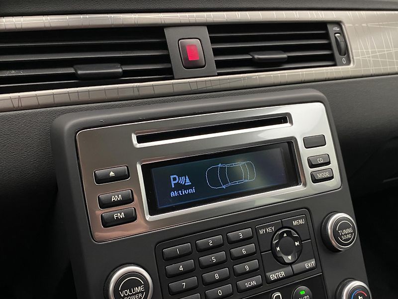 Volvo XC70 D5 AWD MOMENTUM - fotka 36 z 36