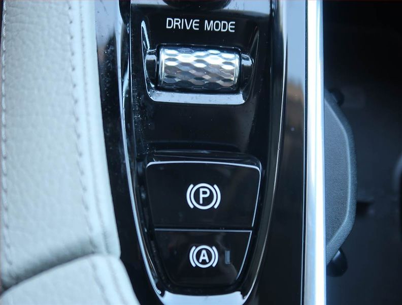 Volvo XC90 (2021) B5 AWD - fotka 18 z 28