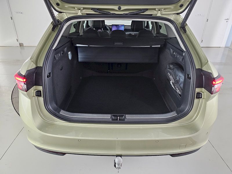 Škoda Superb (2025) COMBI 1.5TSi SELECTION CITY TA - fotka 34 z 34