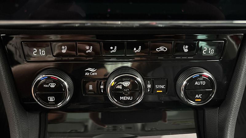 Škoda Superb 2.0 TSI DSG L&K - fotka 13 z 34