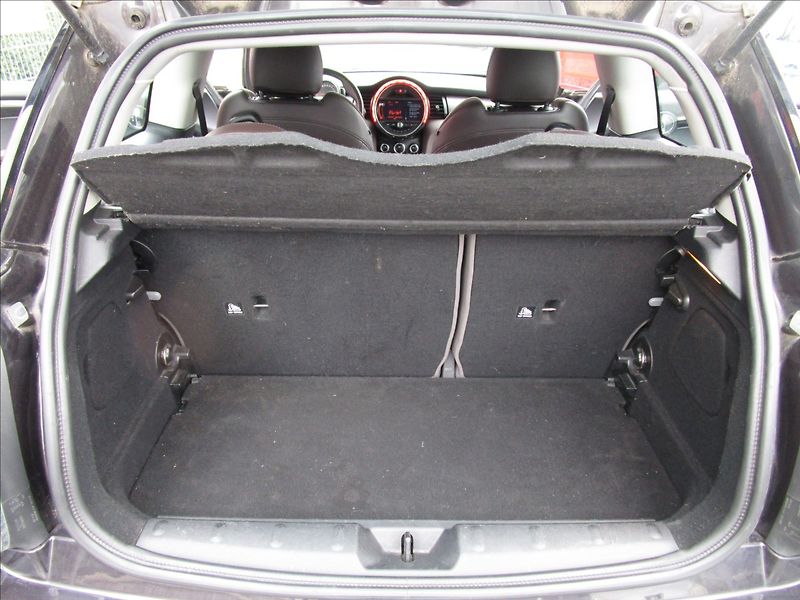 Mini Cooper 1.5D, automat, kůže - fotka 31 z 38