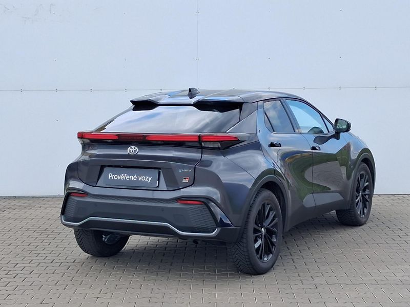 Toyota C-HR 2,0 HEV e-CVT GR Sport - fotka 2 z 26