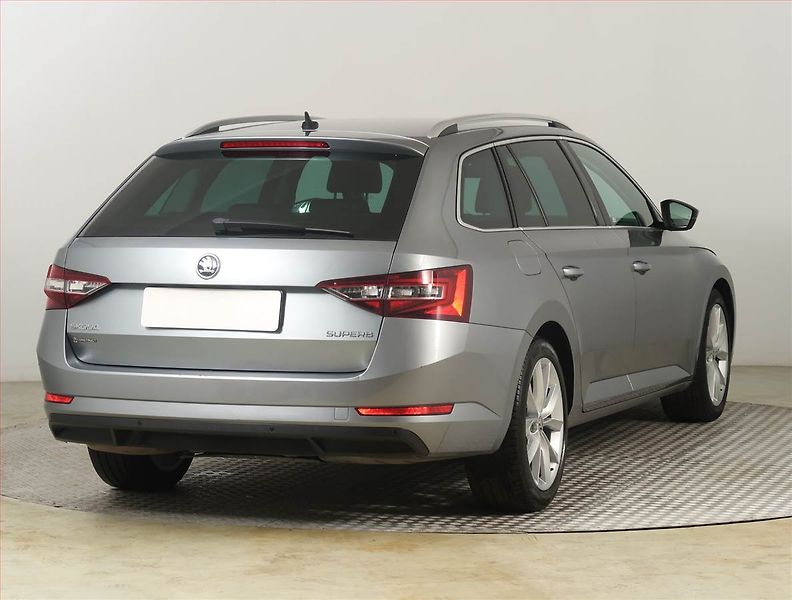 Škoda Superb (2017) 1.8 TSI, Automat, ČR,1.maj - fotka 5 z 28