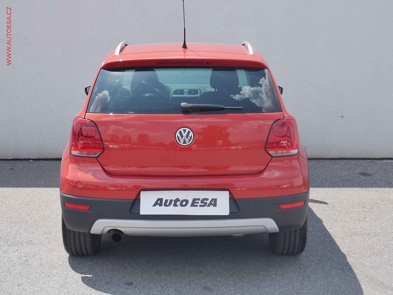 Volkswagen Polo (2011) 1.2TSi Cross, AC, výhřev sed - fotka 5 z 13
