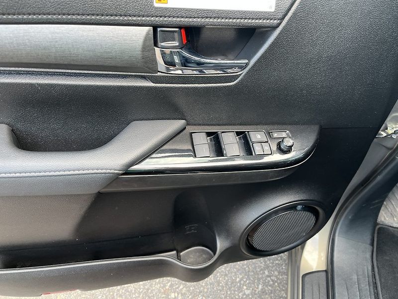 Toyota Hilux 2.8L Diesel  6 AT Invincible - fotka 26 z 29