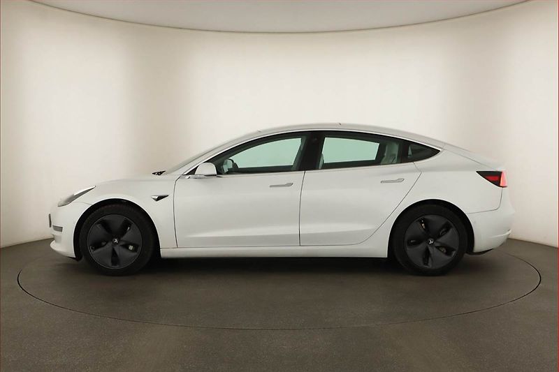 Tesla Model 3 (2020) Long Range 4WD 78kWh, SoH 83% - fotka 3 z 19