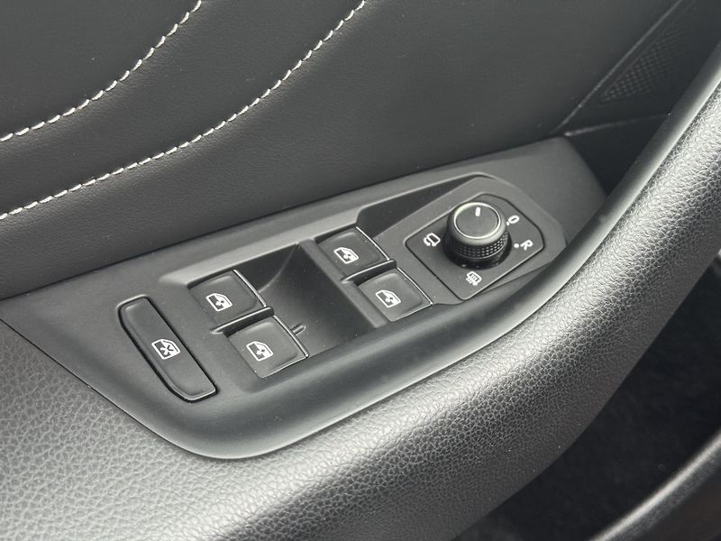 Volkswagen Passat (2020) 1.5TSi DSG Elegance, ČR, 360° - fotka 23 z 46