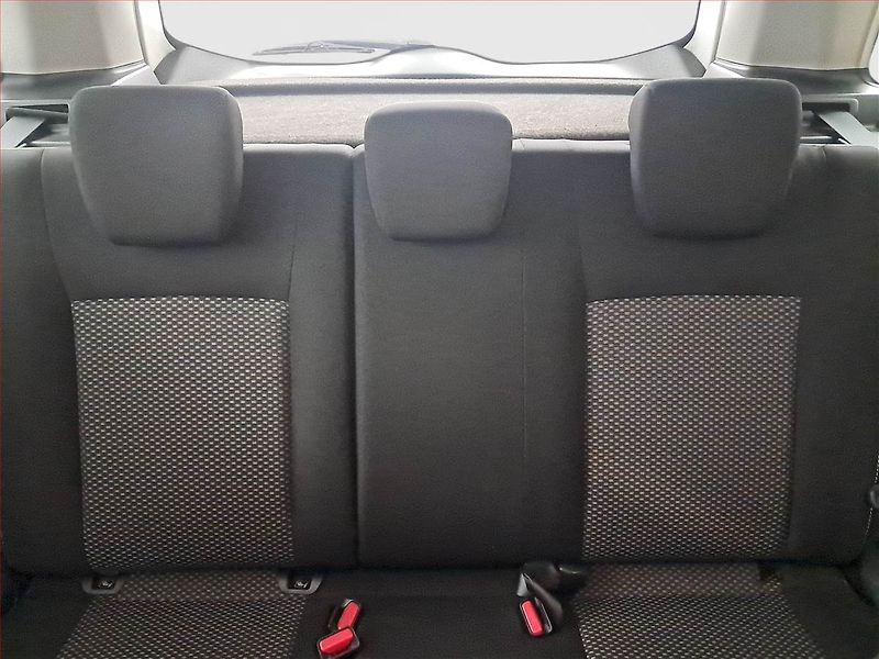 Suzuki Vitara (2015) 1.6 DDiS, 4X4, Navi, Tempomat - fotka 10 z 19