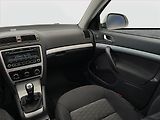 Škoda Octavia (2010) Ambiente 1.6 TDI, Serv.kniha - náhled 8