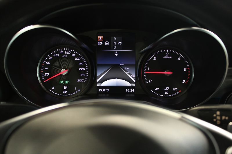 Mercedes-Benz Třídy C 250d Coupé AMG Line DIS+/Burme - fotka 17 z 30