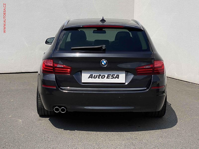 BMW Řada 5 (2015) 3.0 D 530D, LuxuryLine, AT - fotka 5 z 20