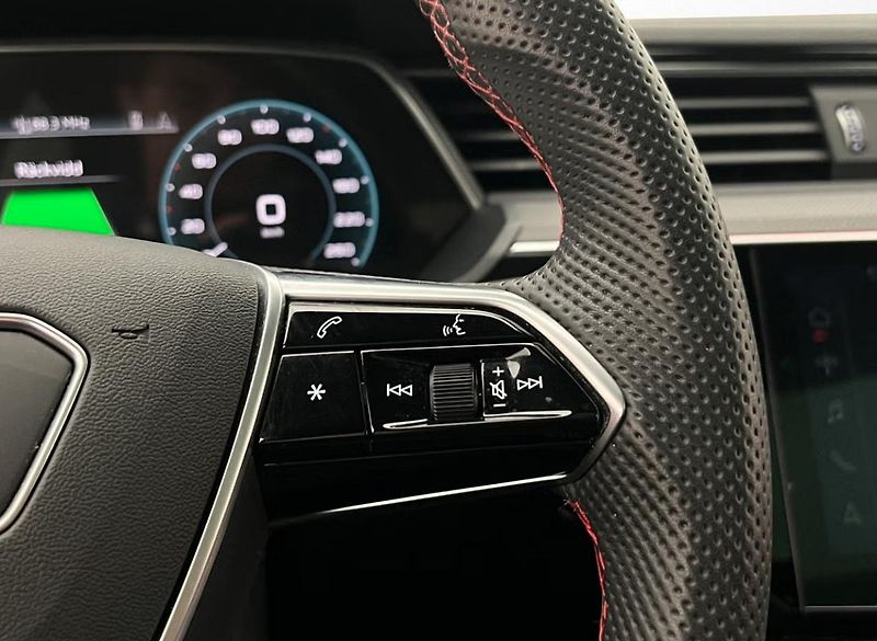 Audi Q8 e-tron 55 Q 360k Pano Matrix 4 zóny   - fotka 18 z 36