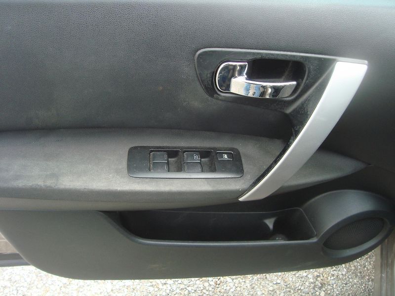 Nissan Qashqai (2007) 2,0  - fotka 8 z 15